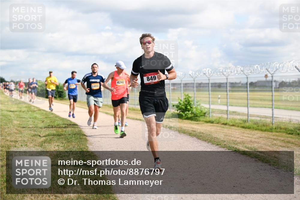 14.09.2025 - Airport Race Dr. Thomas Lammeyer http://msf.ph/oto/8876797 14.09.2025 12:21:41 Laufen 1854, 4242, 849 meine-sportfotos.de