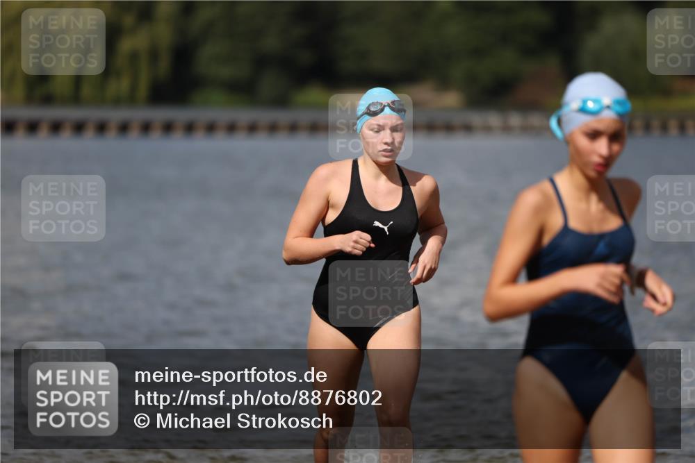 14.09.2025 - Stadtparktriathlon Michael Strokosch http://msf.ph/oto/8876802 14.09.2025 13:20:18 Schwimmen 1573, 1582, 1591 meine-sportfotos.de