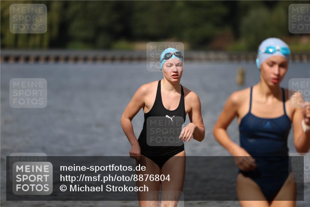 14.09.2025 - Stadtparktriathlon Michael Strokosch http://msf.ph/oto/8876804 14.09.2025 13:20:18 Schwimmen 1573, 1582, 1591 meine-sportfotos.de