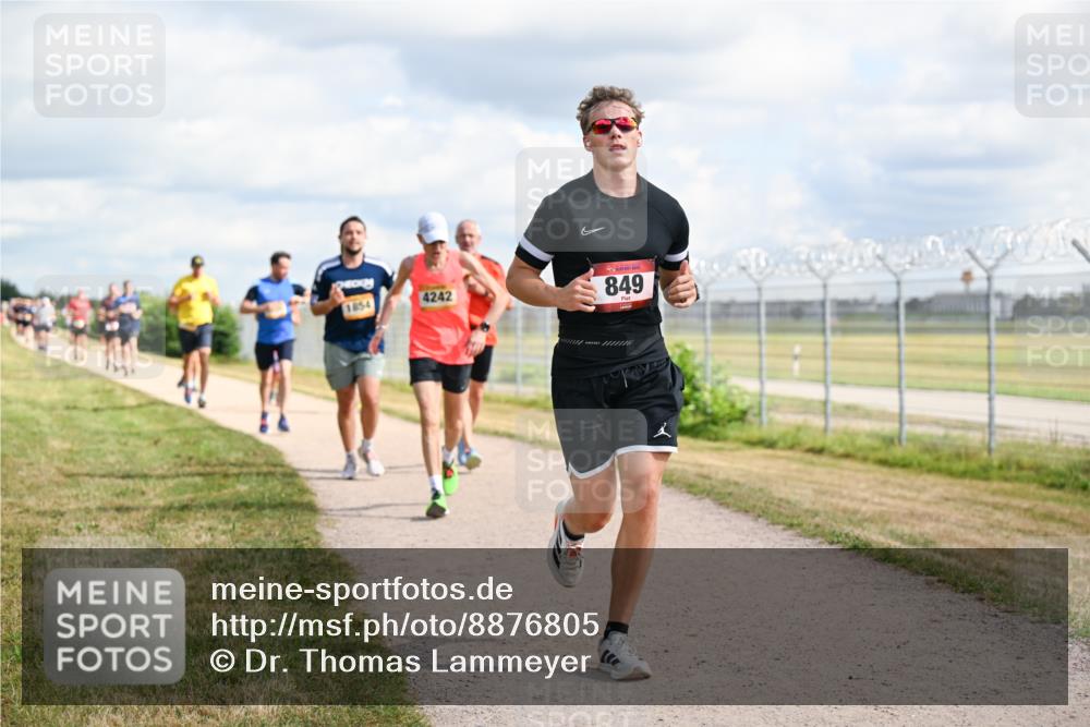 14.09.2025 - Airport Race Dr. Thomas Lammeyer http://msf.ph/oto/8876805 14.09.2025 12:21:41 Laufen 1854, 4242, 849 meine-sportfotos.de