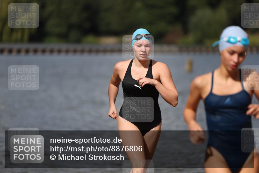 14.09.2025 - Stadtparktriathlon Michael Strokosch http://msf.ph/oto/8876806 14.09.2025 13:20:19 Schwimmen 1573, 1582, 1591 meine-sportfotos.de