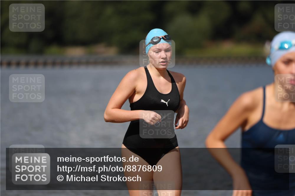14.09.2025 - Stadtparktriathlon Michael Strokosch http://msf.ph/oto/8876809 14.09.2025 13:20:19 Schwimmen 1573, 1582, 1591 meine-sportfotos.de