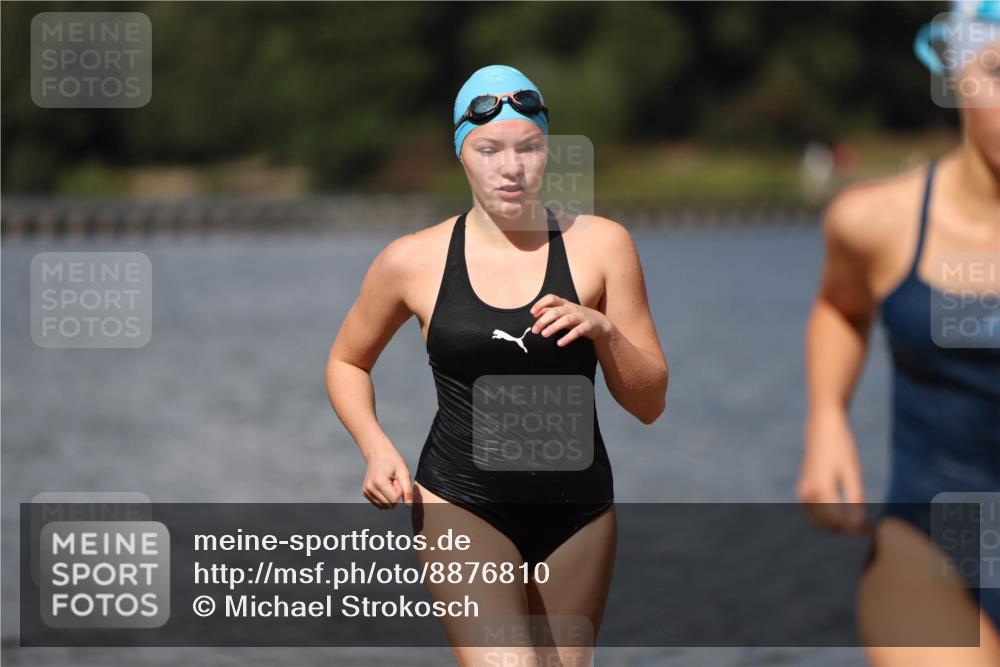 14.09.2025 - Stadtparktriathlon Michael Strokosch http://msf.ph/oto/8876810 14.09.2025 13:20:19 Schwimmen 1573, 1582, 1591 meine-sportfotos.de