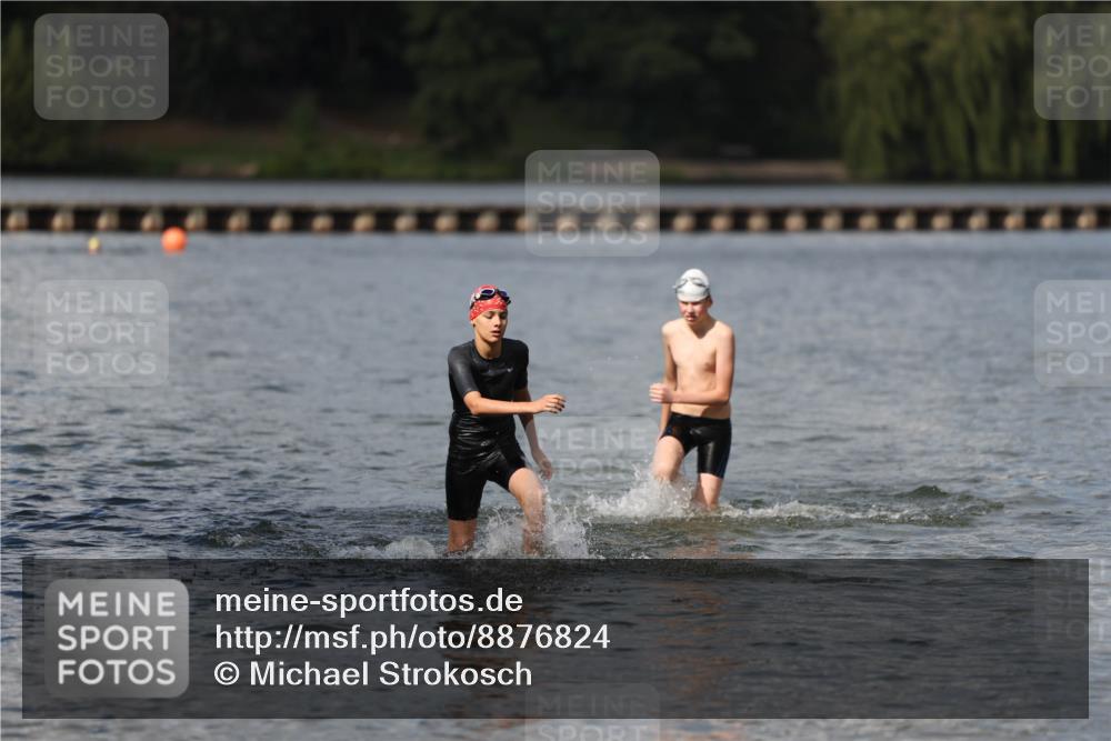 14.09.2025 - Stadtparktriathlon Michael Strokosch http://msf.ph/oto/8876824 14.09.2025 13:20:41 Schwimmen 1587, 1601 meine-sportfotos.de