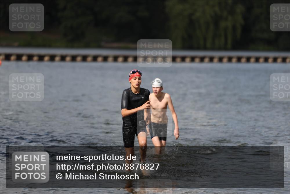 14.09.2025 - Stadtparktriathlon Michael Strokosch http://msf.ph/oto/8876827 14.09.2025 13:20:45 Schwimmen 1587, 1601 meine-sportfotos.de