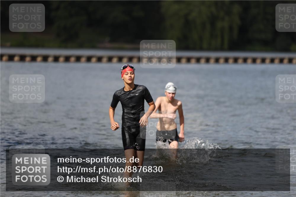 14.09.2025 - Stadtparktriathlon Michael Strokosch http://msf.ph/oto/8876830 14.09.2025 13:20:45 Schwimmen 1587, 1601 meine-sportfotos.de