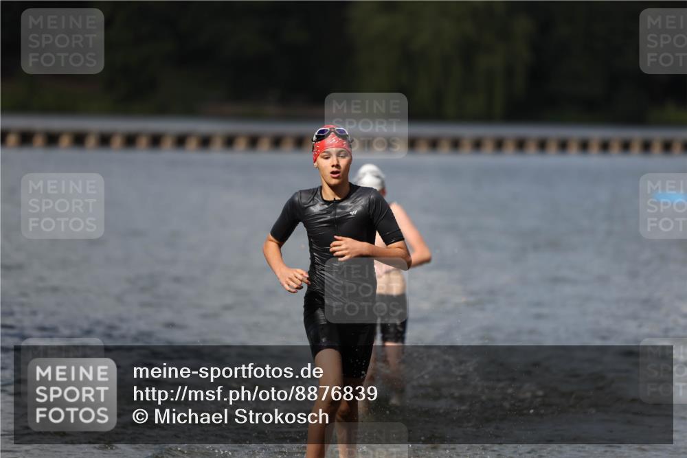 14.09.2025 - Stadtparktriathlon Michael Strokosch http://msf.ph/oto/8876839 14.09.2025 13:20:47 Schwimmen 1587, 1601 meine-sportfotos.de