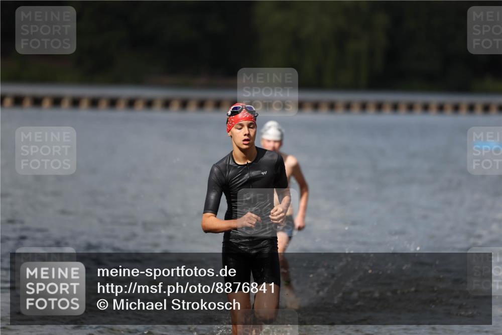 14.09.2025 - Stadtparktriathlon Michael Strokosch http://msf.ph/oto/8876841 14.09.2025 13:20:47 Schwimmen 1587, 1601 meine-sportfotos.de