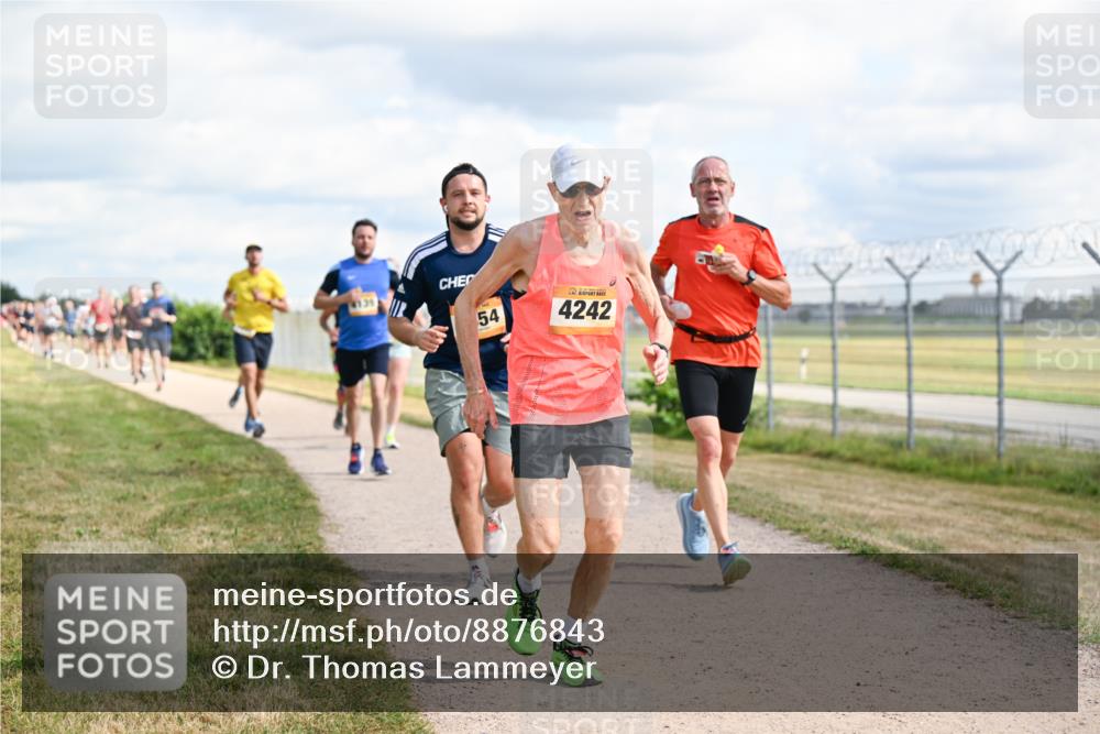 14.09.2025 - Airport Race Dr. Thomas Lammeyer http://msf.ph/oto/8876843 14.09.2025 12:21:43 Laufen 54, 4242 meine-sportfotos.de
