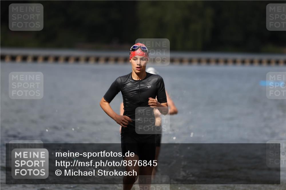 14.09.2025 - Stadtparktriathlon Michael Strokosch http://msf.ph/oto/8876845 14.09.2025 13:20:47 Schwimmen 1587, 1601 meine-sportfotos.de