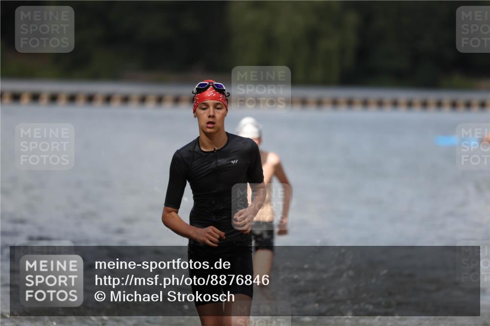 14.09.2025 - Stadtparktriathlon Michael Strokosch http://msf.ph/oto/8876846 14.09.2025 13:20:48 Schwimmen 1587, 1601 meine-sportfotos.de