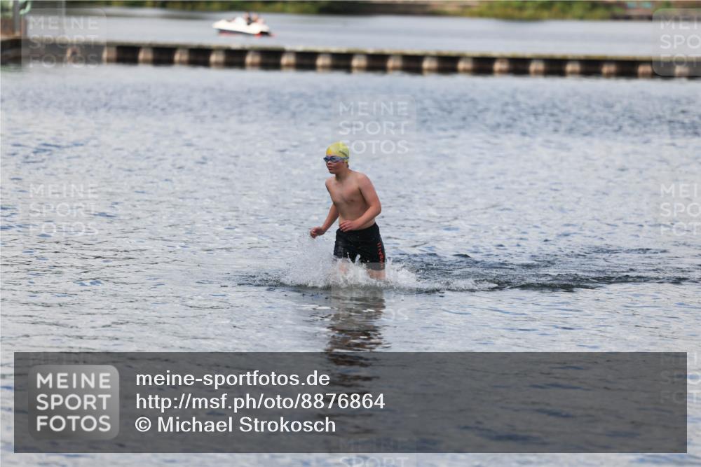 14.09.2025 - Stadtparktriathlon Michael Strokosch http://msf.ph/oto/8876864 14.09.2025 13:22:12 Schwimmen 1608 meine-sportfotos.de