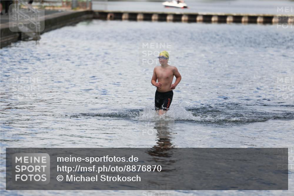 14.09.2025 - Stadtparktriathlon Michael Strokosch http://msf.ph/oto/8876870 14.09.2025 13:22:14 Schwimmen 1608 meine-sportfotos.de