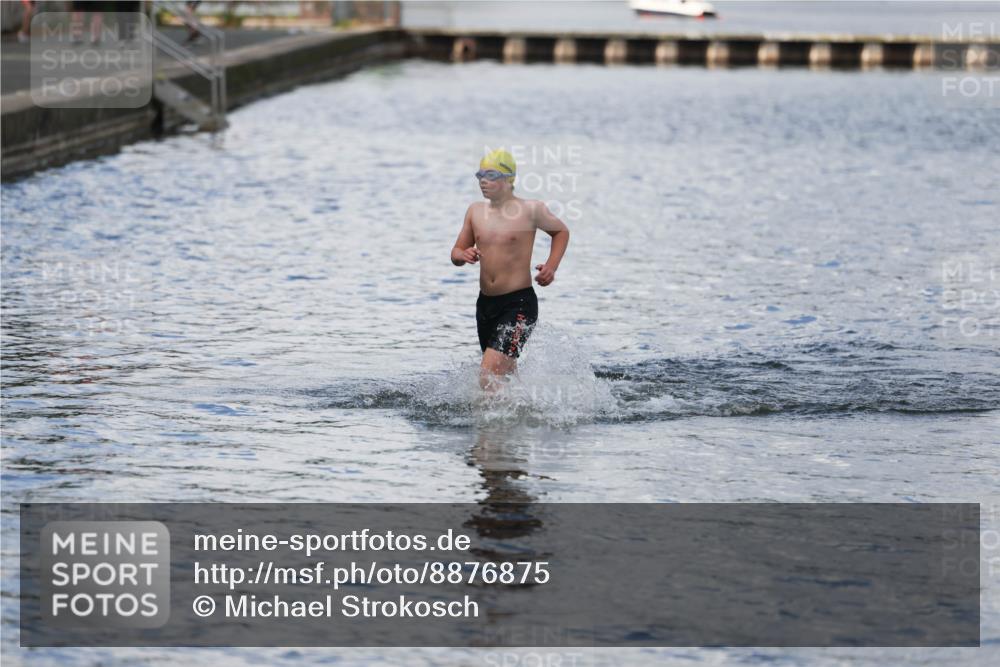 14.09.2025 - Stadtparktriathlon Michael Strokosch http://msf.ph/oto/8876875 14.09.2025 13:22:14 Schwimmen 1608 meine-sportfotos.de