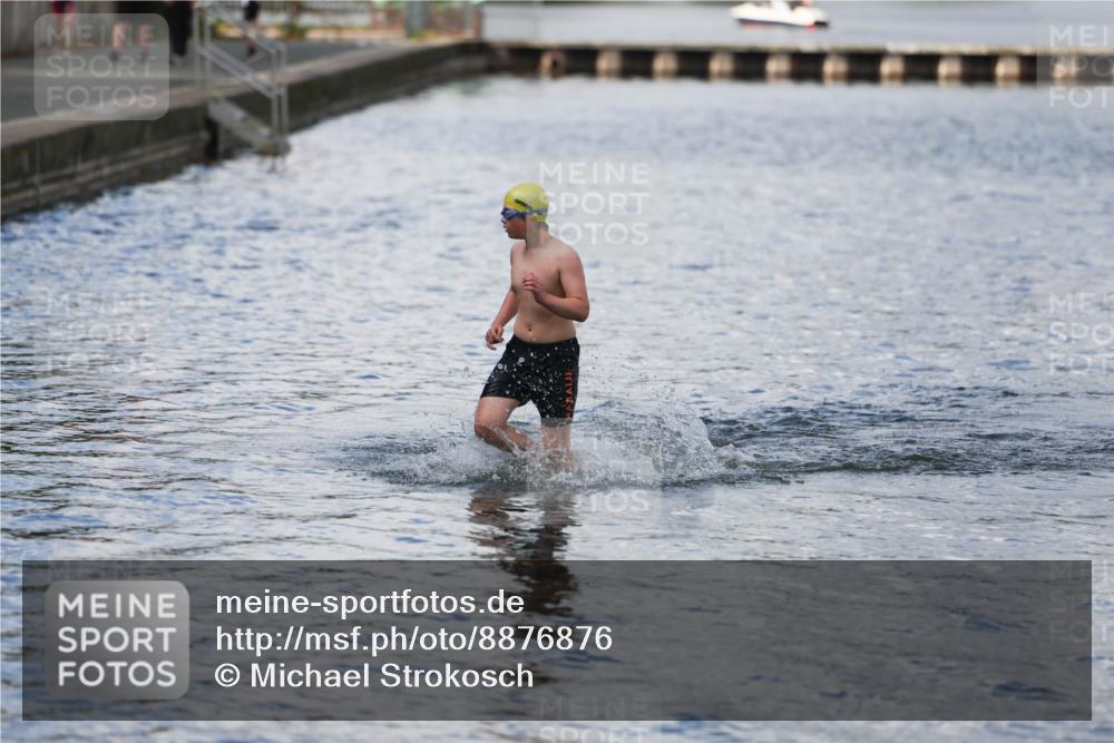 14.09.2025 - Stadtparktriathlon Michael Strokosch http://msf.ph/oto/8876876 14.09.2025 13:22:15 Schwimmen 1608 meine-sportfotos.de