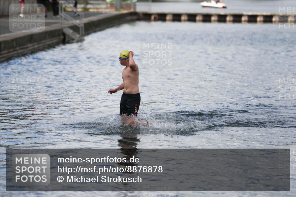 14.09.2025 - Stadtparktriathlon Michael Strokosch http://msf.ph/oto/8876878 14.09.2025 13:22:15 Schwimmen 1608 meine-sportfotos.de