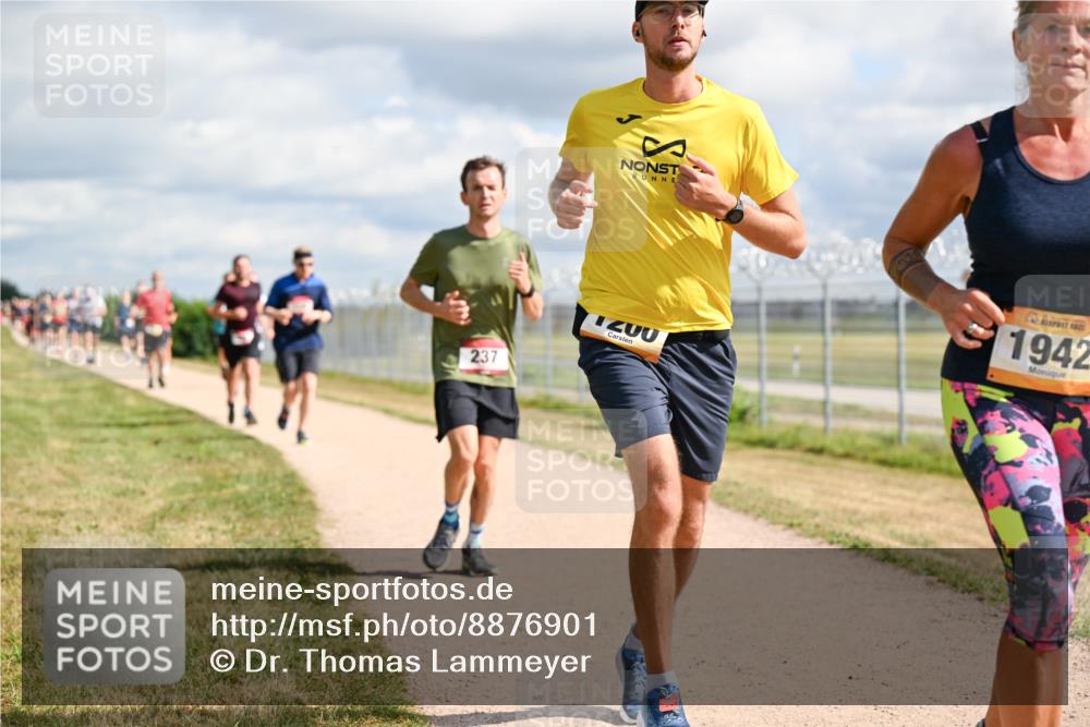 14.09.2025 - Airport Race Dr. Thomas Lammeyer http://msf.ph/oto/8876901 14.09.2025 12:21:49 Laufen 237, 1200, 1942 meine-sportfotos.de