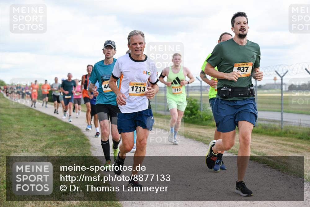 14.09.2025 - Airport Race Dr. Thomas Lammeyer http://msf.ph/oto/8877133 14.09.2025 12:22:28 Laufen 44, 1713, 310, 937 meine-sportfotos.de