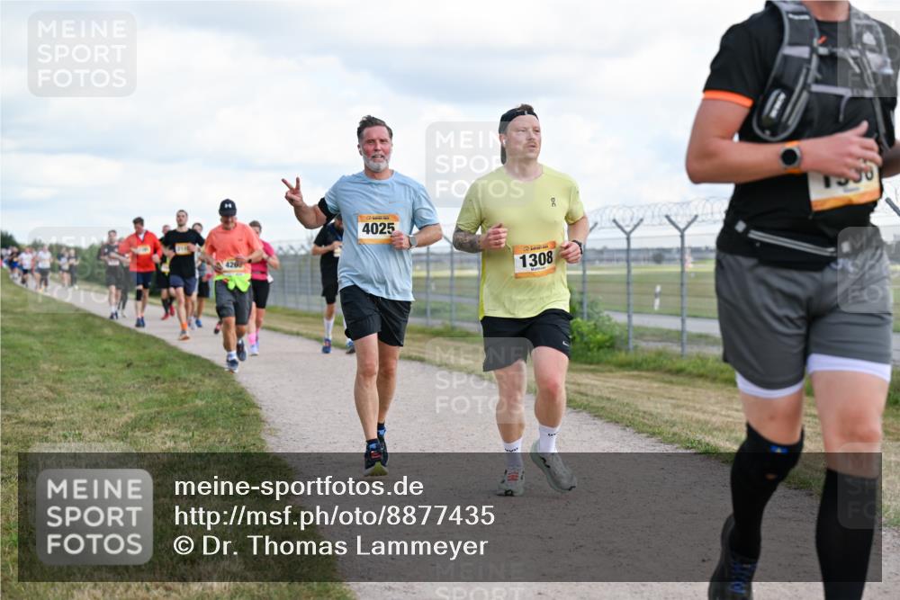 14.09.2025 - Airport Race Dr. Thomas Lammeyer http://msf.ph/oto/8877435 14.09.2025 12:23:19 Laufen 426, 4025, 1308 meine-sportfotos.de