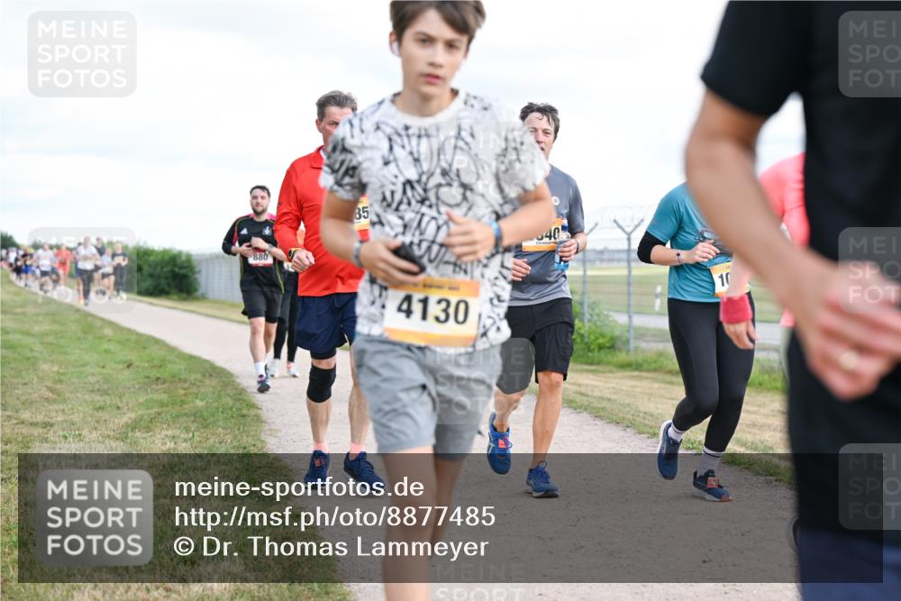14.09.2025 - Airport Race Dr. Thomas Lammeyer http://msf.ph/oto/8877485 14.09.2025 12:23:28 Laufen 880, 85, 4130, 40, 10 meine-sportfotos.de