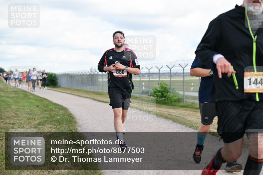 14.09.2025 - Airport Race Dr. Thomas Lammeyer http://msf.ph/oto/8877503 14.09.2025 12:23:30 Laufen 880, 144 meine-sportfotos.de