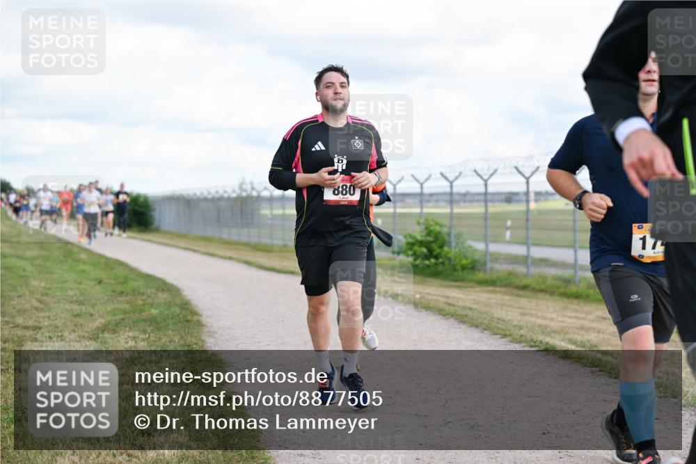 14.09.2025 - Airport Race Dr. Thomas Lammeyer http://msf.ph/oto/8877505 14.09.2025 12:23:31 Laufen 880, 17 meine-sportfotos.de