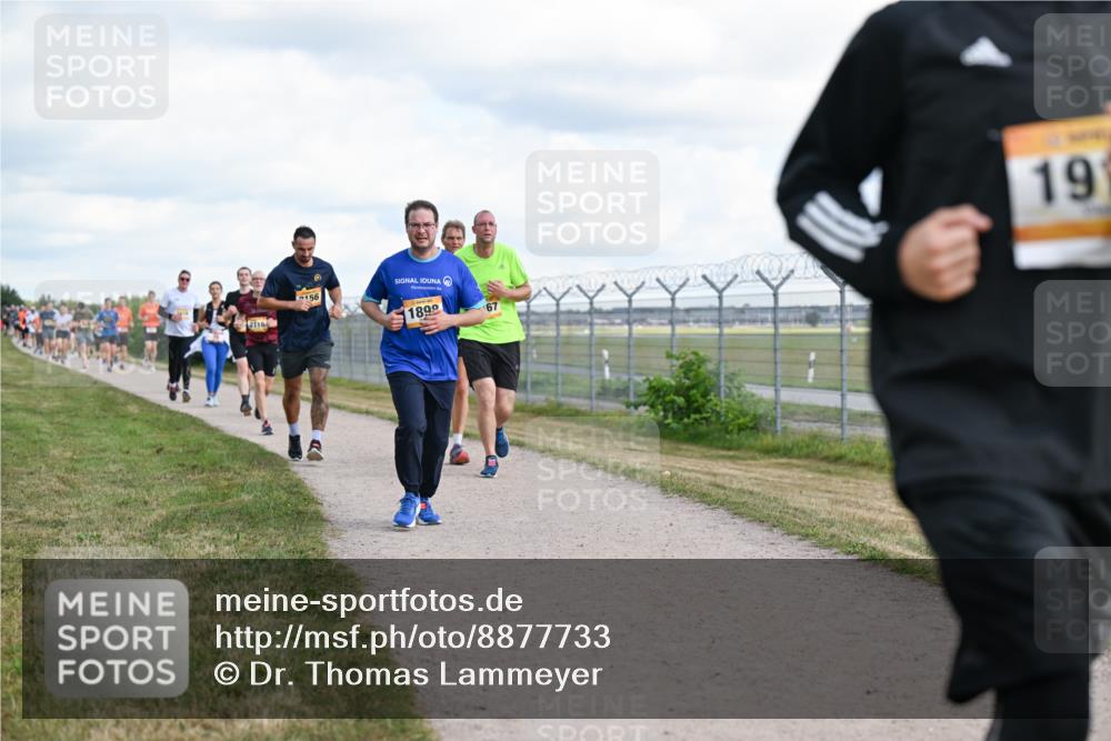 14.09.2025 - Airport Race Dr. Thomas Lammeyer http://msf.ph/oto/8877733 14.09.2025 12:24:12 Laufen 2116, 156, 1899, 167, 19 meine-sportfotos.de