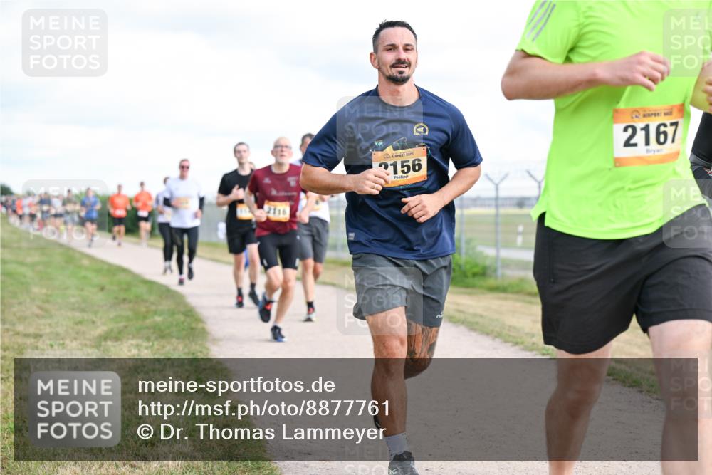 14.09.2025 - Airport Race Dr. Thomas Lammeyer http://msf.ph/oto/8877761 14.09.2025 12:24:16 Laufen 2156, 2167 meine-sportfotos.de