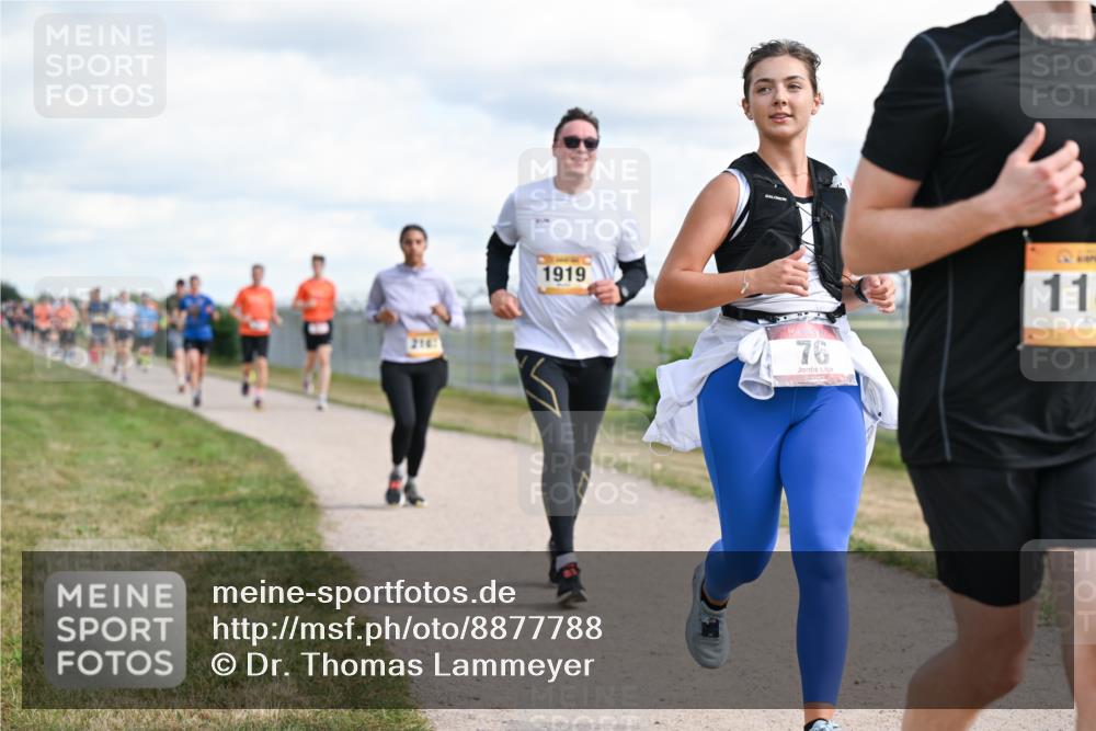14.09.2025 - Airport Race Dr. Thomas Lammeyer http://msf.ph/oto/8877788 14.09.2025 12:24:21 Laufen 1919, 76, 11 meine-sportfotos.de