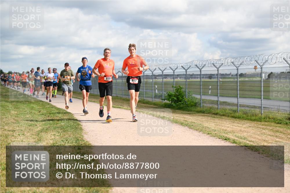 14.09.2025 - Airport Race Dr. Thomas Lammeyer http://msf.ph/oto/8877800 14.09.2025 12:24:25 Laufen 818, 817 meine-sportfotos.de