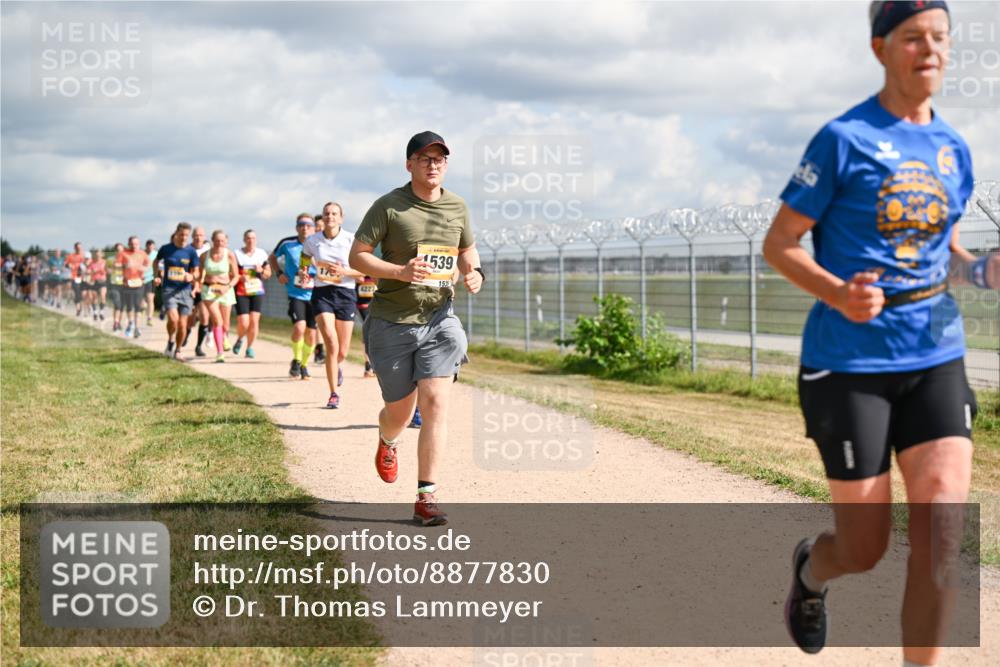 14.09.2025 - Airport Race Dr. Thomas Lammeyer http://msf.ph/oto/8877830 14.09.2025 12:24:29 Laufen 17, 4222, 1539, 153 meine-sportfotos.de