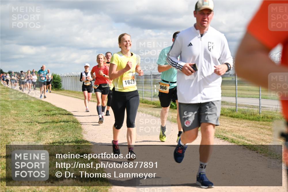 14.09.2025 - Airport Race Dr. Thomas Lammeyer http://msf.ph/oto/8877891 14.09.2025 12:24:40 Laufen 1474, 30, 1623, 966 meine-sportfotos.de