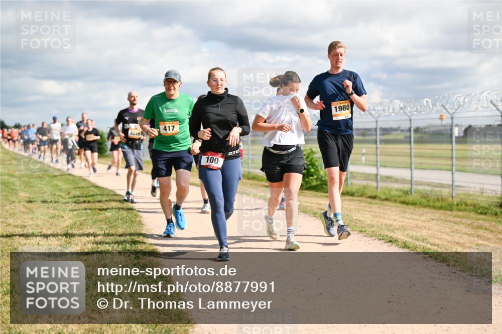 14.09.2025 - Airport Race Dr. Thomas Lammeyer http://msf.ph/oto/8877991 14.09.2025 12:24:59 Laufen 4015, 417, 100, 1980, 1980 meine-sportfotos.de