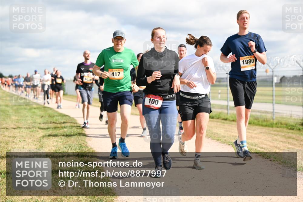 14.09.2025 - Airport Race Dr. Thomas Lammeyer http://msf.ph/oto/8877997 14.09.2025 12:24:59 Laufen 4015, 417, 100, 1980, 1980 meine-sportfotos.de