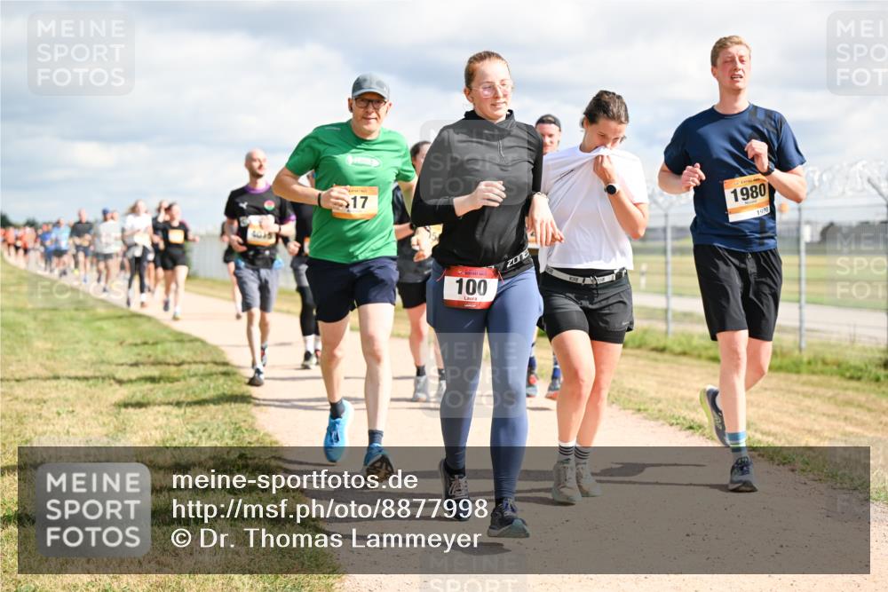 14.09.2025 - Airport Race Dr. Thomas Lammeyer http://msf.ph/oto/8877998 14.09.2025 12:25:00 Laufen 4035, 17, 100, 1980, 1990 meine-sportfotos.de