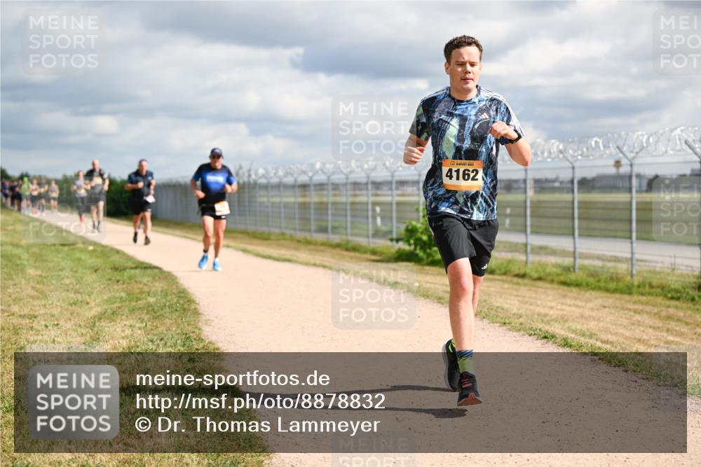 14.09.2025 - Airport Race Dr. Thomas Lammeyer http://msf.ph/oto/8878832 14.09.2025 12:27:02 Laufen 4162 meine-sportfotos.de
