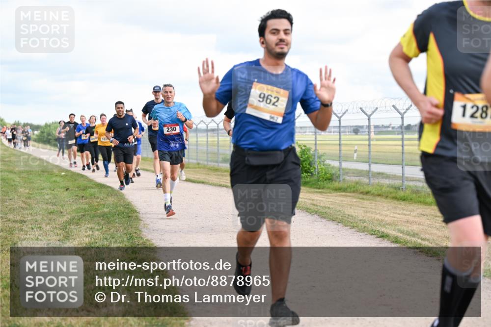 14.09.2025 - Airport Race Dr. Thomas Lammeyer http://msf.ph/oto/8878965 14.09.2025 12:27:29 Laufen 101, 230, 962, 962, 128 meine-sportfotos.de