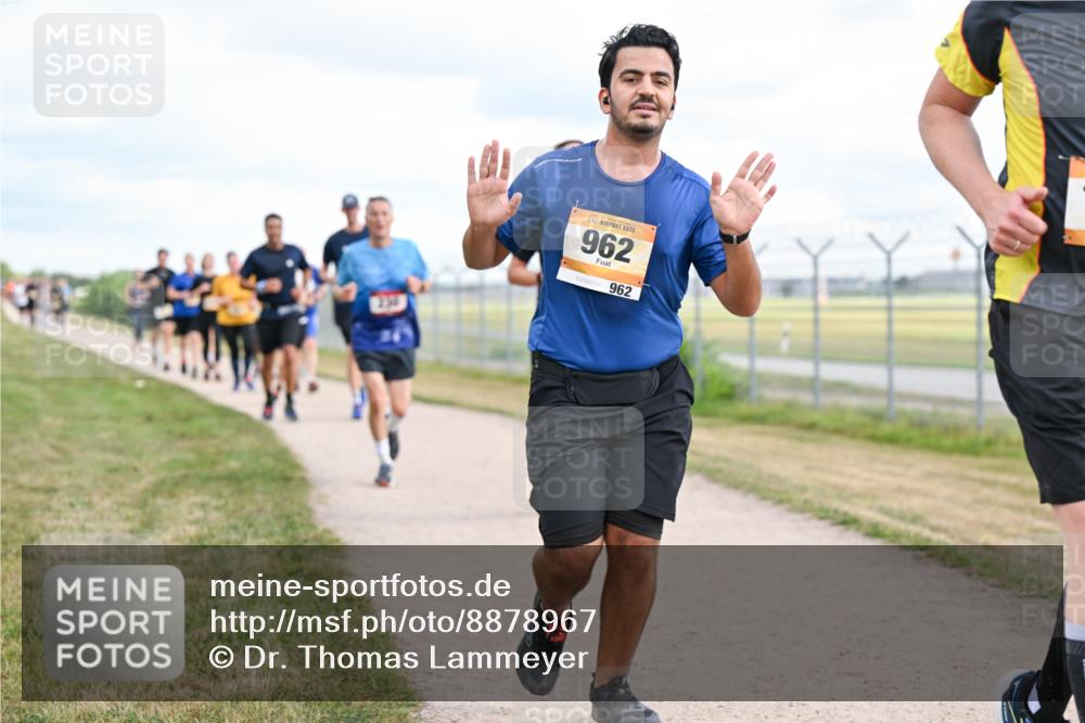 14.09.2025 - Airport Race Dr. Thomas Lammeyer http://msf.ph/oto/8878967 14.09.2025 12:27:29 Laufen 962, 962 meine-sportfotos.de