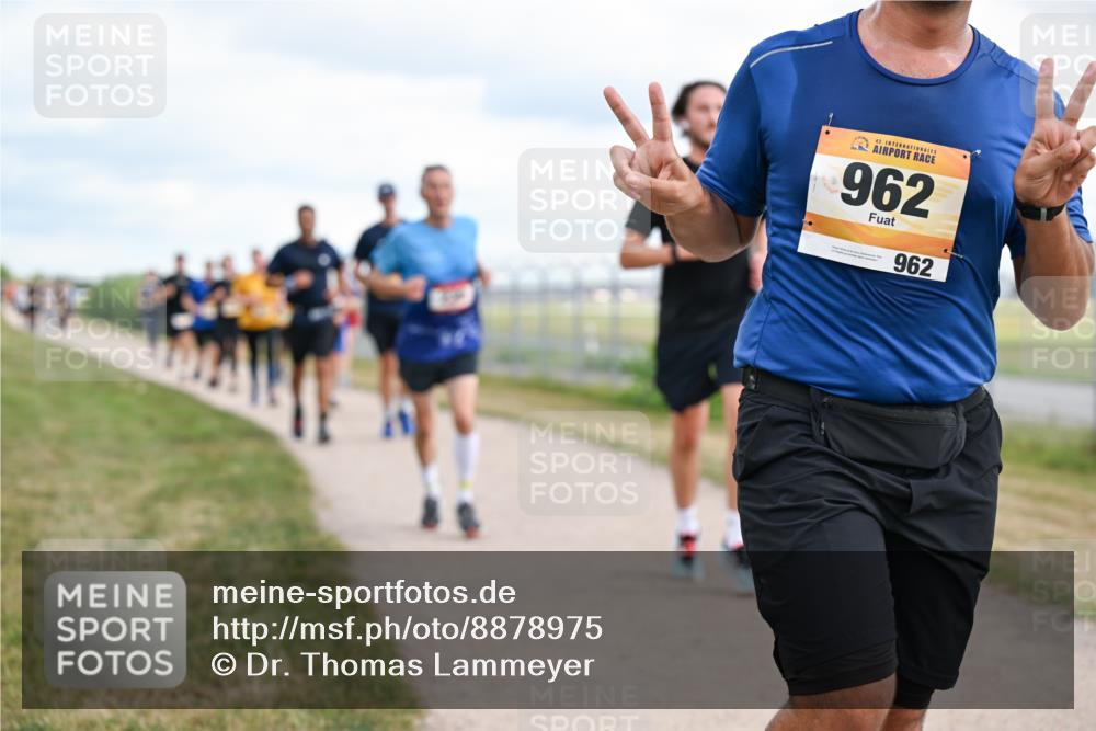 14.09.2025 - Airport Race Dr. Thomas Lammeyer http://msf.ph/oto/8878975 14.09.2025 12:27:30 Laufen 42, 962, 962 meine-sportfotos.de