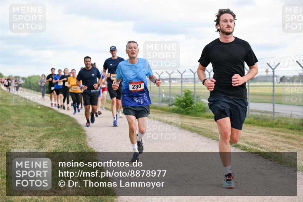 14.09.2025 - Airport Race Dr. Thomas Lammeyer http://msf.ph/oto/8878977 14.09.2025 12:27:30 Laufen 200, 230 meine-sportfotos.de
