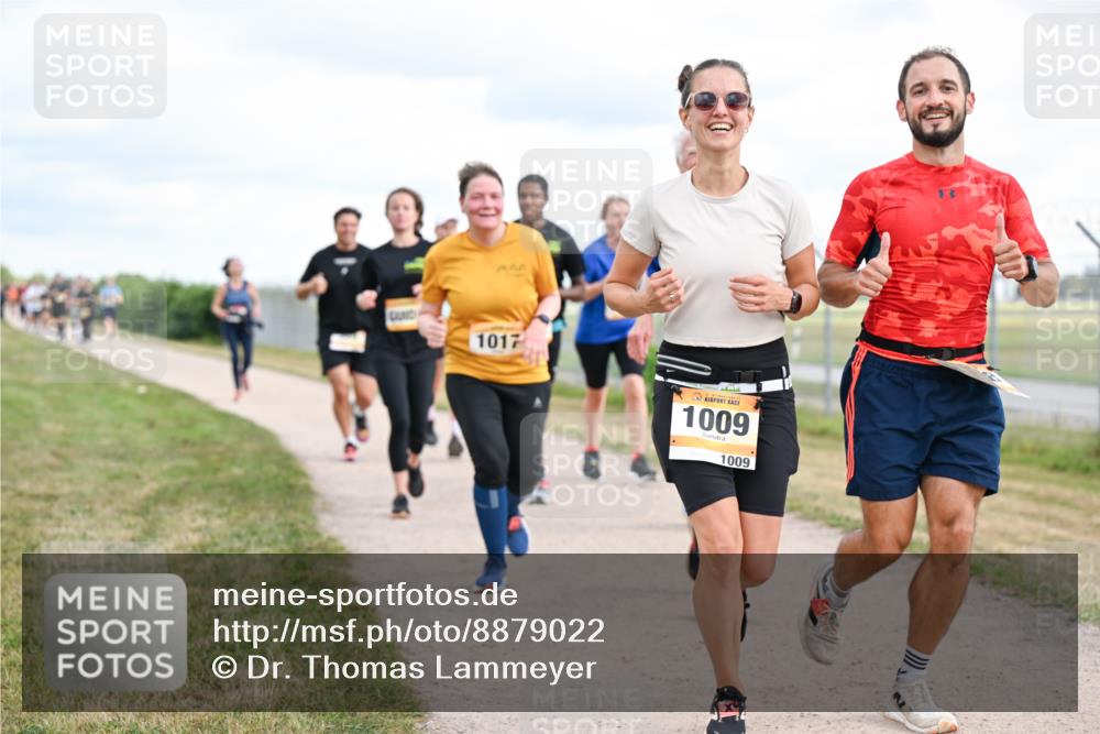 14.09.2025 - Airport Race Dr. Thomas Lammeyer http://msf.ph/oto/8879022 14.09.2025 12:27:35 Laufen 1017, 1009, 1009 meine-sportfotos.de