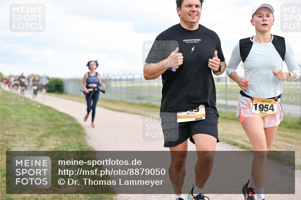14.09.2025 - Airport Race Dr. Thomas Lammeyer http://msf.ph/oto/8879050 14.09.2025 12:27:39 Laufen 989, 1954 meine-sportfotos.de