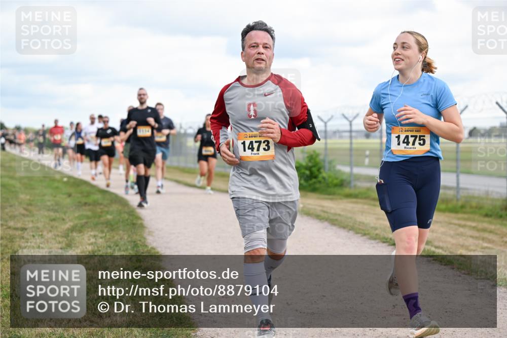 14.09.2025 - Airport Race Dr. Thomas Lammeyer http://msf.ph/oto/8879104 14.09.2025 12:27:52 Laufen 1473, 1475 meine-sportfotos.de