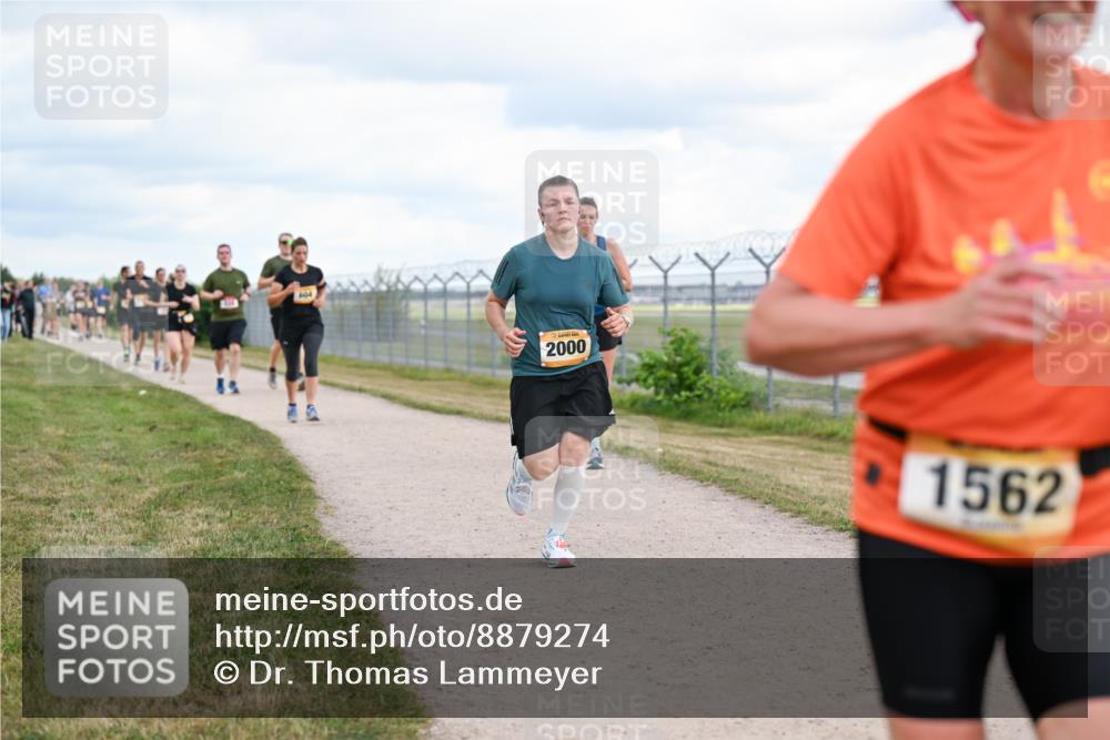 14.09.2025 - Airport Race Dr. Thomas Lammeyer http://msf.ph/oto/8879274 14.09.2025 12:28:17 Laufen 604, 2000, 1562 meine-sportfotos.de