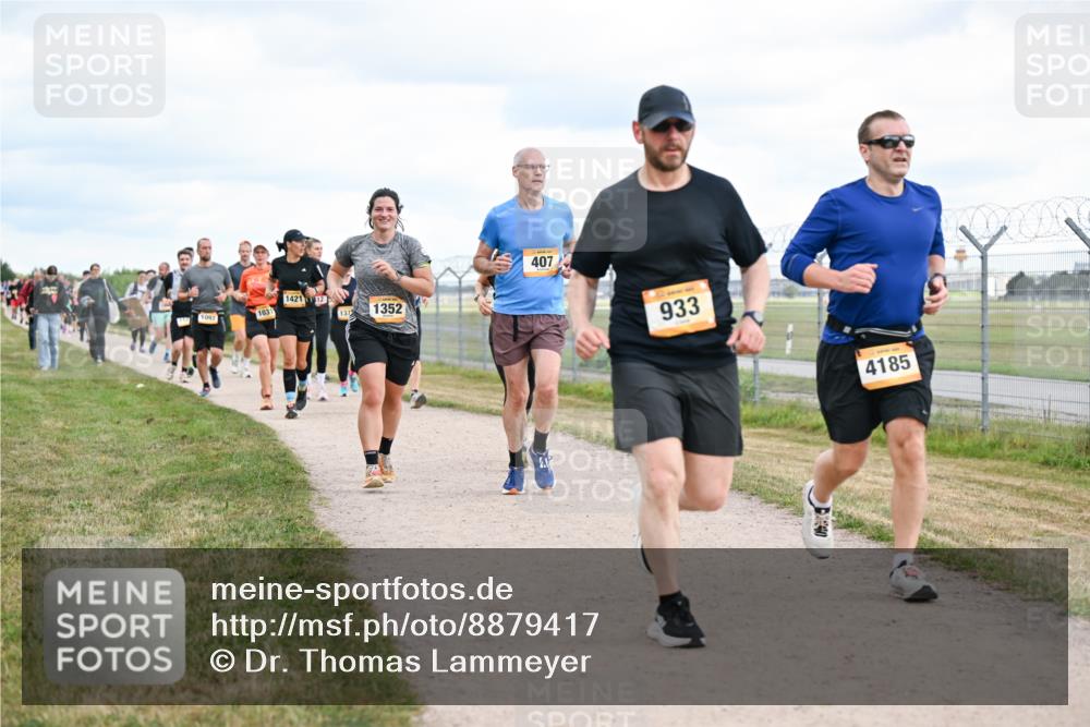 14.09.2025 - Airport Race Dr. Thomas Lammeyer http://msf.ph/oto/8879417 14.09.2025 12:28:37 Laufen 159, 1421, 12, 103, 1092, 137, 1352, 407, 933, 4185 meine-sportfotos.de