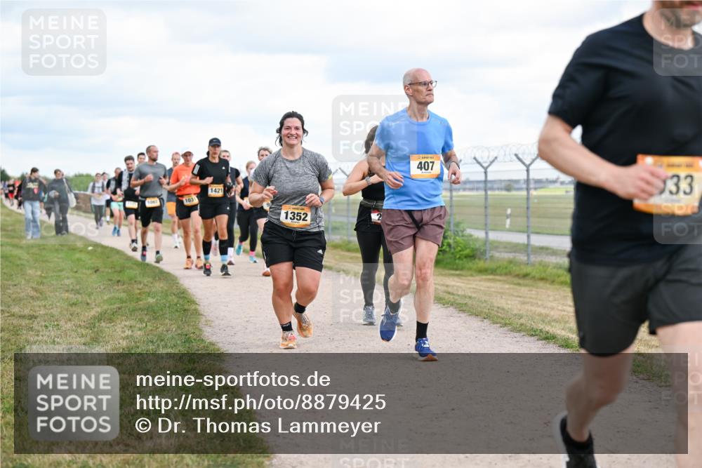 14.09.2025 - Airport Race Dr. Thomas Lammeyer http://msf.ph/oto/8879425 14.09.2025 12:28:38 Laufen 103, 1421, 1352, 407, 33 meine-sportfotos.de