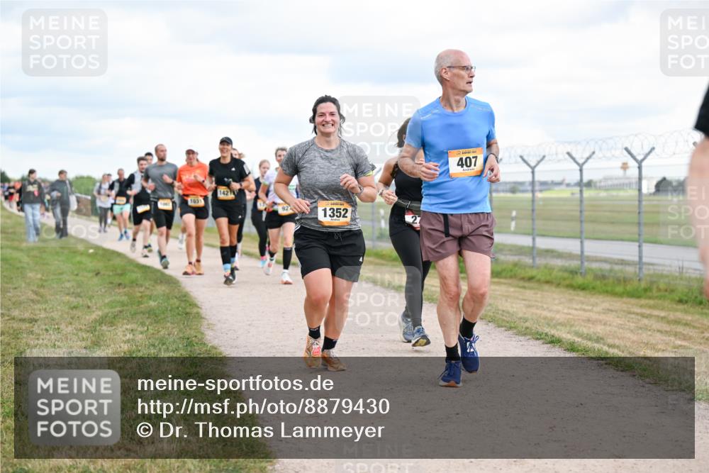14.09.2025 - Airport Race Dr. Thomas Lammeyer http://msf.ph/oto/8879430 14.09.2025 12:28:38 Laufen 1031, 142, 1352, 407 meine-sportfotos.de