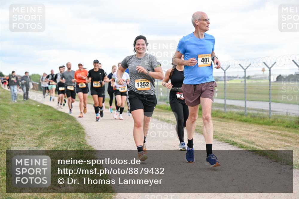 14.09.2025 - Airport Race Dr. Thomas Lammeyer http://msf.ph/oto/8879432 14.09.2025 12:28:39 Laufen 1421, 927, 1352, 27, 407 meine-sportfotos.de