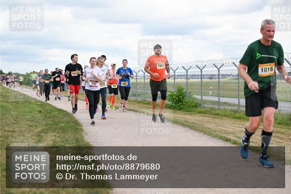 14.09.2025 - Airport Race Dr. Thomas Lammeyer http://msf.ph/oto/8879680 14.09.2025 12:29:13 Laufen 1741, 1552, 742, 2134, 450, 358, 1001, 1016 meine-sportfotos.de