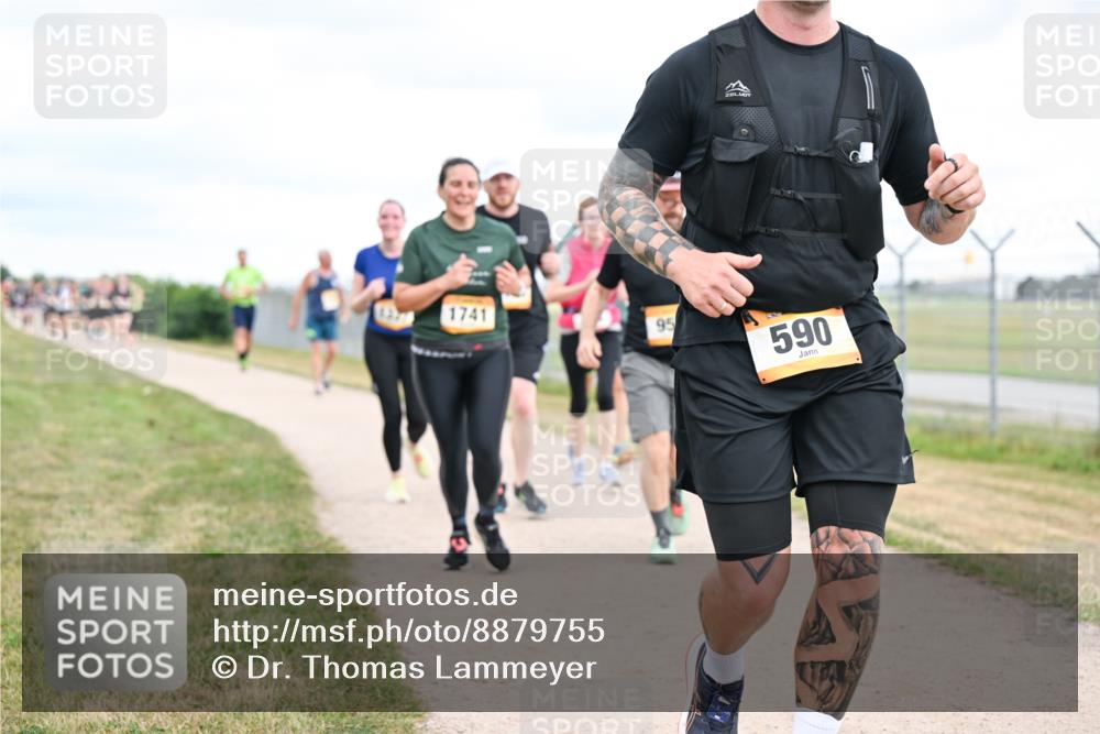 14.09.2025 - Airport Race Dr. Thomas Lammeyer http://msf.ph/oto/8879755 14.09.2025 12:29:21 Laufen 1741, 95, 590 meine-sportfotos.de